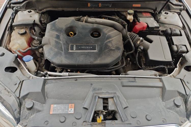 Used Lincoln MKZ 2019 2.0T Luxury Edition China VI Standard Engine Bay
