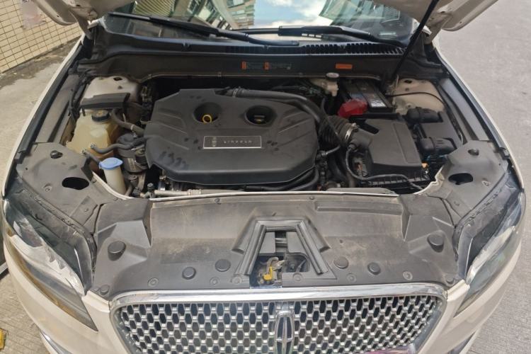 Used Lincoln MKZ 2019 2.0T Luxury Edition China VI Engine Bay