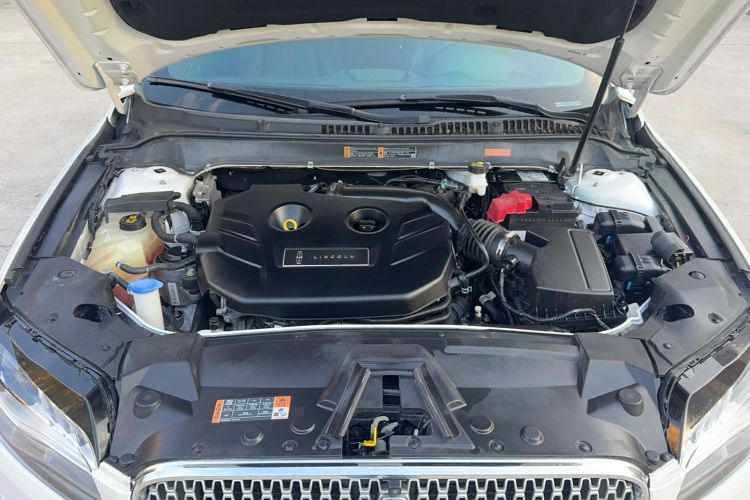 Used Lincoln MKZ 2019 2.0T Luxury Edition China VI Engine Bay
