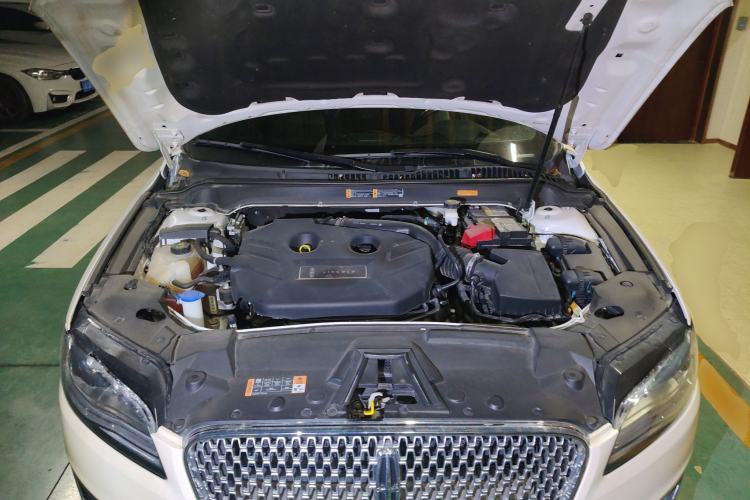 Used Lincoln MKZ 2019 2.0T Luxury Edition China VI Engine Bay