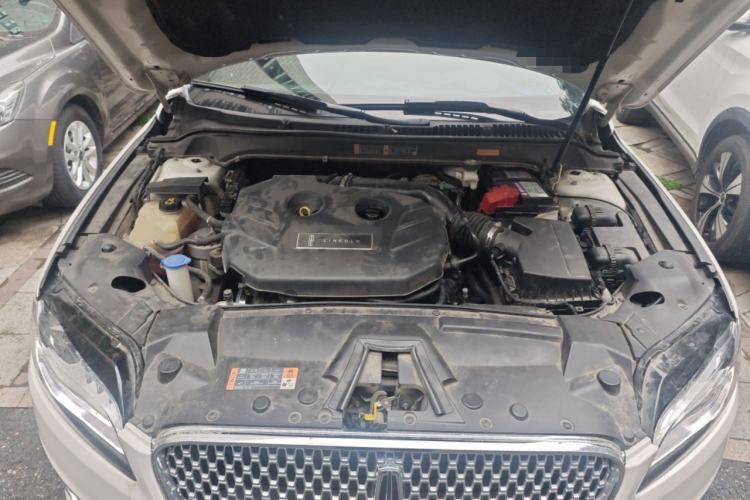 Used Lincoln MKZ 2019 2.0T Luxury Edition China VI Engine Bay