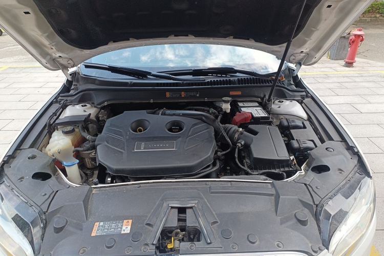 Used Lincoln MKZ 2019 2.0T Luxury Edition China VI Standard Engine Bay