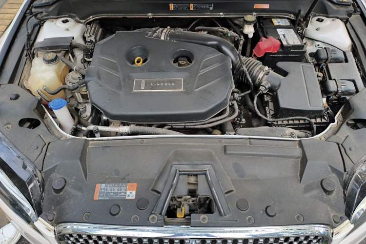 Used Lincoln MKZ 2019 2.0T Luxury Edition China VI Engine Bay