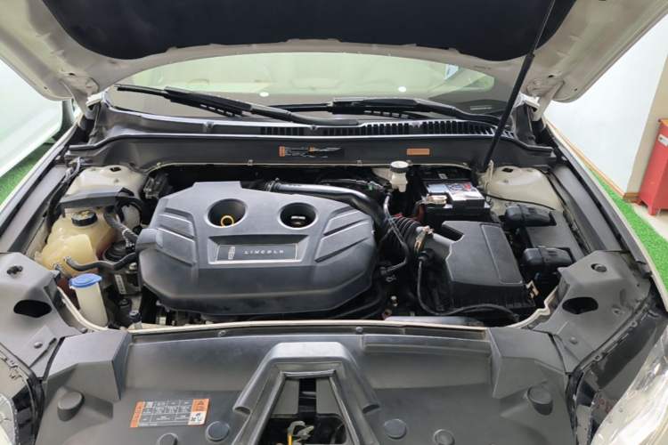 Used Lincoln MKZ 2019 2.0T Luxury Edition China VI Standard Engine Bay