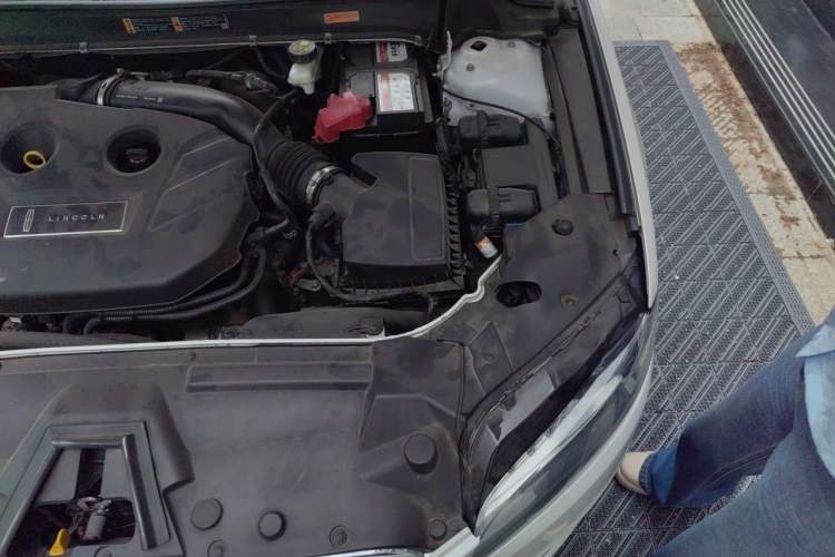 Used Lincoln MKZ 2019 2.0T Luxury Edition China VI Engine Bay Left