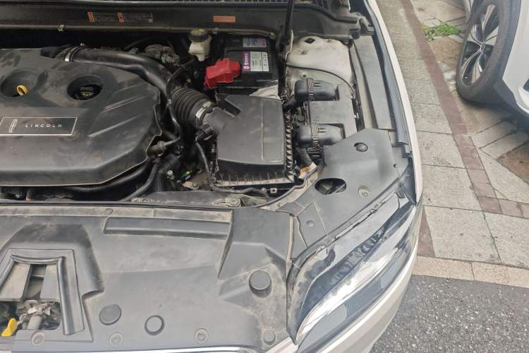 Used Lincoln MKZ 2019 2.0T Luxury Edition China VI Engine Bay Left