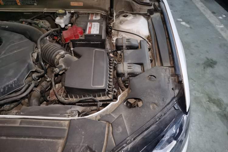 Used Lincoln MKZ 2019 2.0T Luxury Edition China VI Engine Bay Left