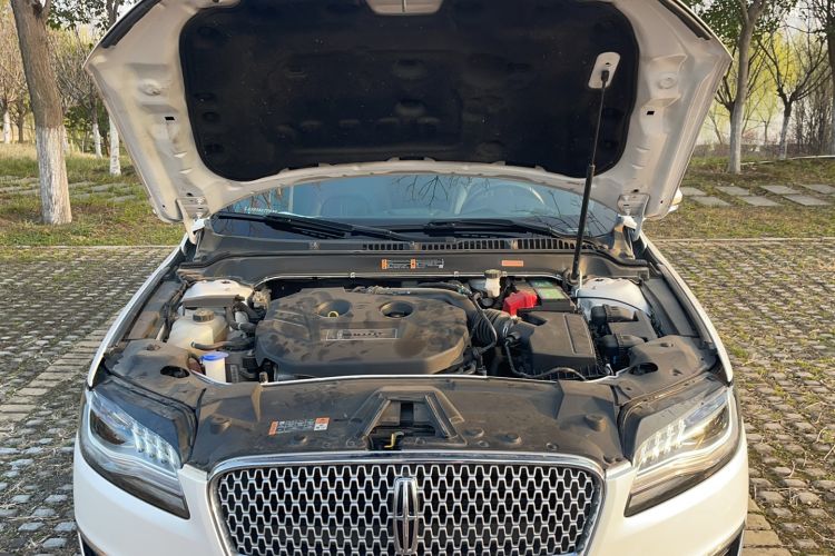 Used Lincoln MKZ 2019 2.0T Luxury Edition China VI Engine Bay