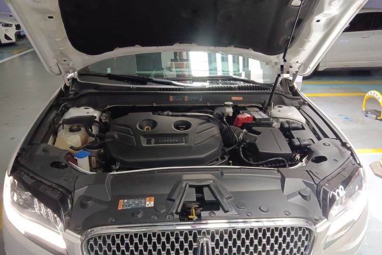 Used Lincoln MKZ 2019 2.0T Luxury Edition China VI Standard Engine Bay