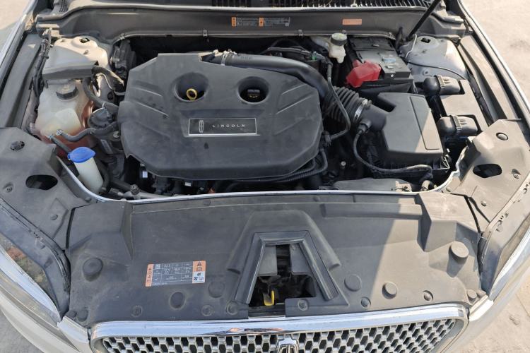 Used Lincoln MKZ 2019 2.0T Luxury Edition China VI Engine Bay