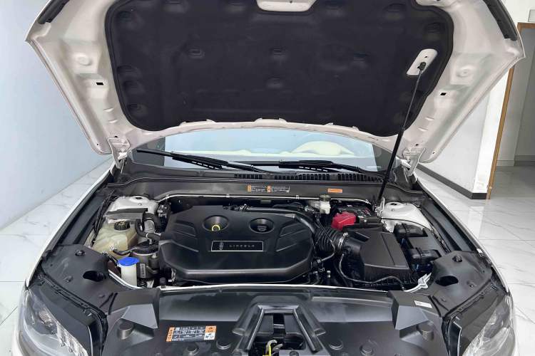 Used Lincoln MKZ 2019 2.0T Luxury Edition China VI Standard Engine Bay