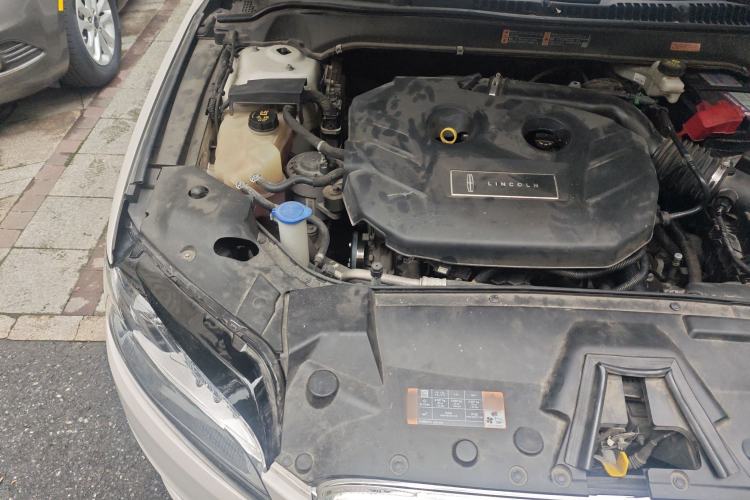 Used Lincoln MKZ 2019 2.0T Luxury Edition China VI Engine Bay Right