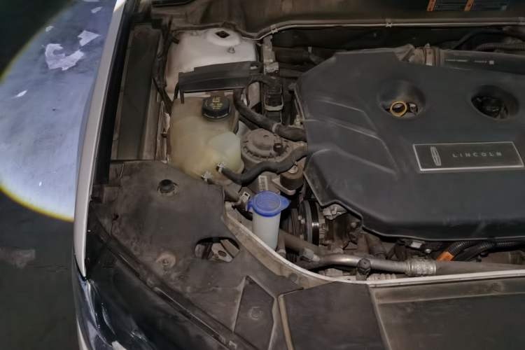 Used Lincoln MKZ 2019 2.0T Luxury Edition China VI Engine Bay Right