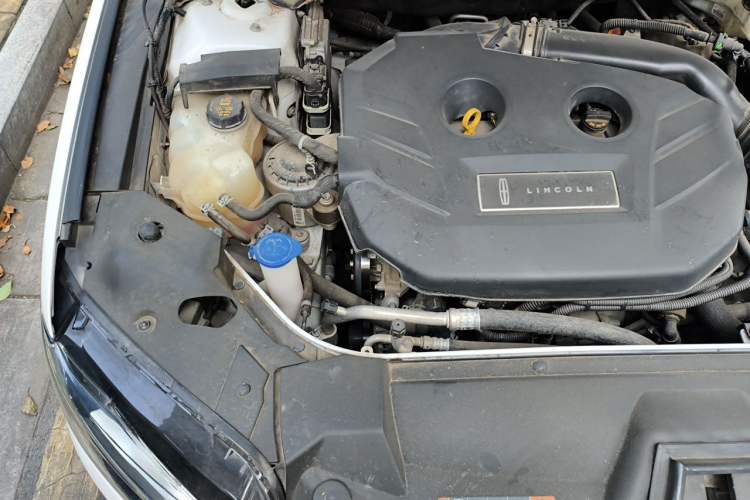 Used Lincoln MKZ 2019 2.0T Luxury Edition China VI Engine Bay Right