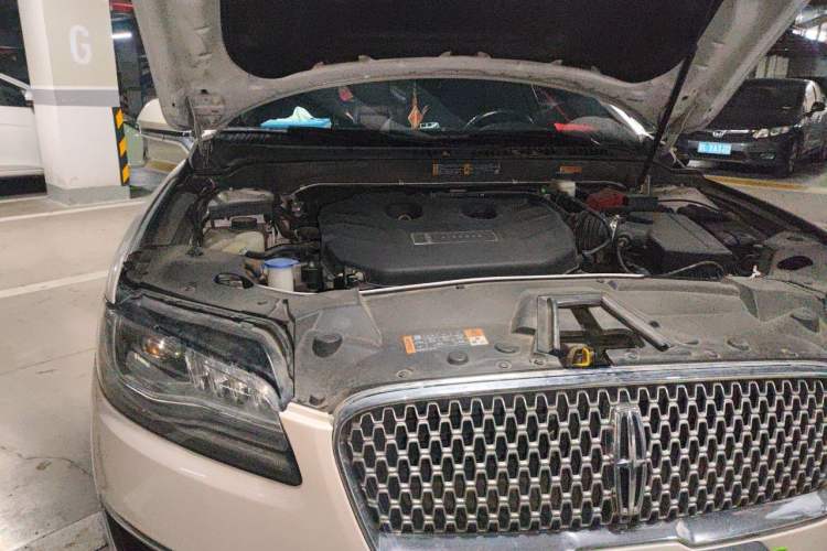 Used Lincoln MKZ 2019 2.0T Luxury Edition China VI Engine Bay Right