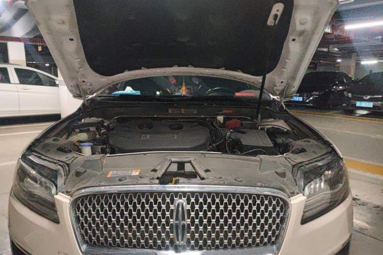 Used Lincoln MKZ 2019 2.0T Luxury Edition China VI Engine Bay