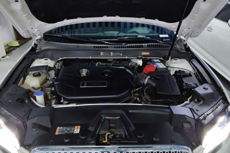 Used Lincoln MKZ 2019 2.0T Luxury Edition China VI Standard Engine Bay