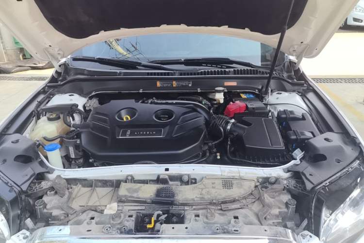 Used Lincoln MKZ 2019 2.0T Luxury Edition China VI Engine Bay