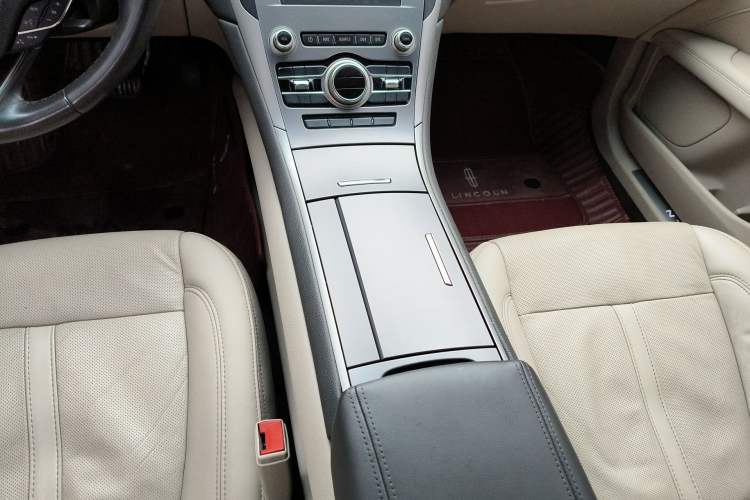 Used Lincoln MKZ 2019 2.0T Luxury Edition China VI Standard Gear Lever