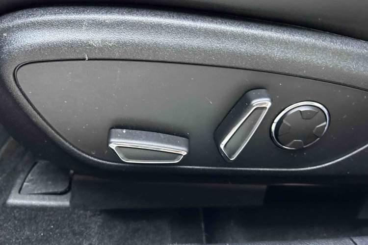 Used Lincoln MKZ 2019 2.0T Luxury Edition China VI Standard Interior 8