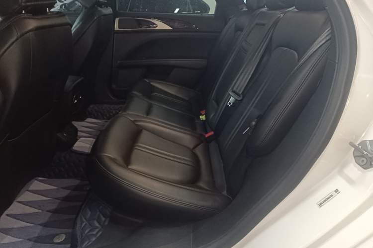 Used Lincoln MKZ 2019 2.0T Luxury Edition China VI Left Rear Seat
