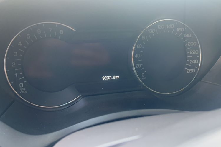 Used Lincoln MKZ 2019 2.0T Luxury Edition China VI Odometer Close Up