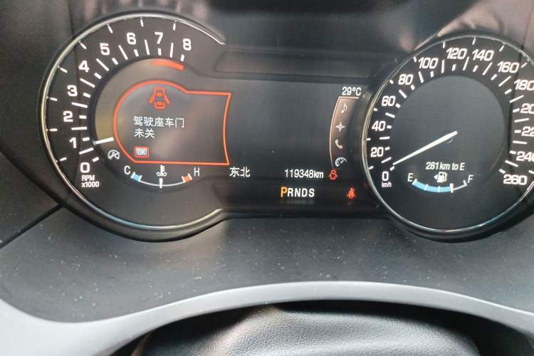Used Lincoln MKZ 2019 2.0T Luxury Edition China VI Standard Odometer Close Up