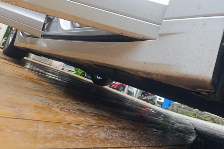 Used Lincoln MKZ 2019 2.0T Luxury Edition China VI Right Side Sill