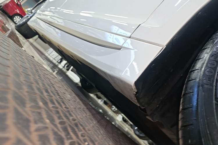 Used Lincoln MKZ 2019 2.0T Luxury Edition China VI Standard Right Side Sill