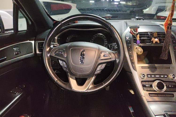 Used Lincoln MKZ 2019 2.0T Luxury Edition China VI Steering Wheel