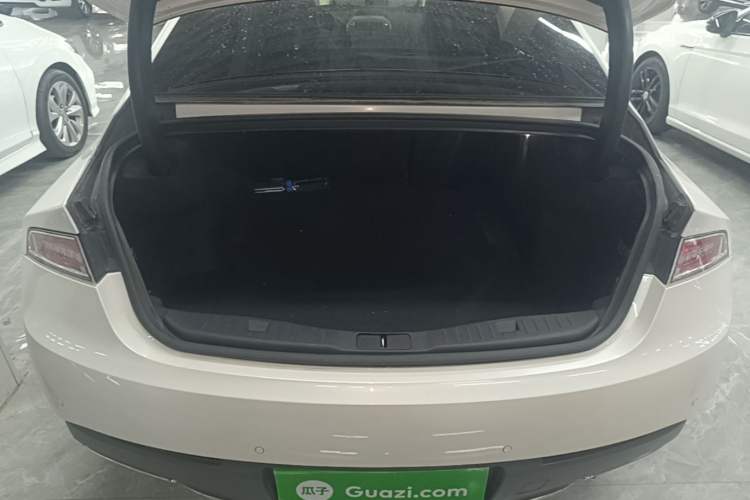 Used Lincoln MKZ 2019 2.0T Luxury Edition China VI Trunk