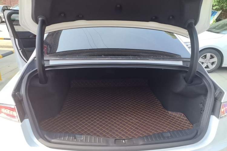 Used Lincoln MKZ 2019 2.0T Luxury Edition China VI Trunk
