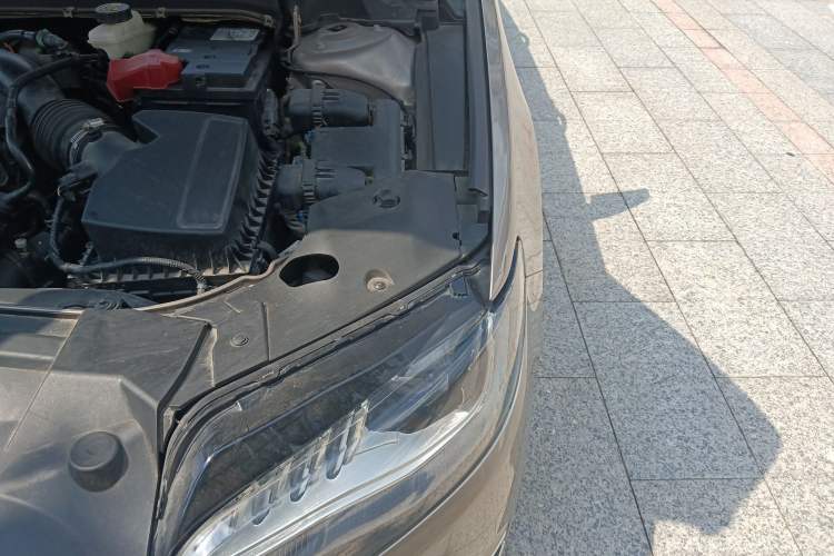 Used Lincoln MKZ 2019 2.0T Luxury Edition China VI Engine Bay Left