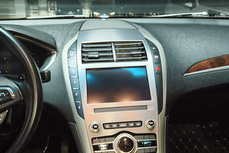 Used Lincoln MKZ 2020 2.0T Deluxe Edition Audio And AC Panel
