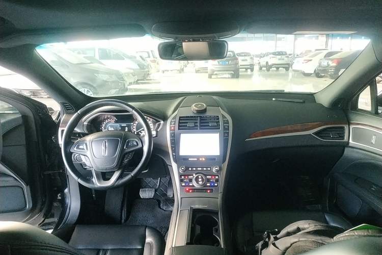 Used Lincoln MKZ 2020 2.0T Deluxe Edition Center Console