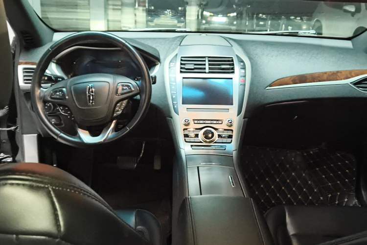 Used Lincoln MKZ 2020 2.0T Deluxe Edition Center Console
