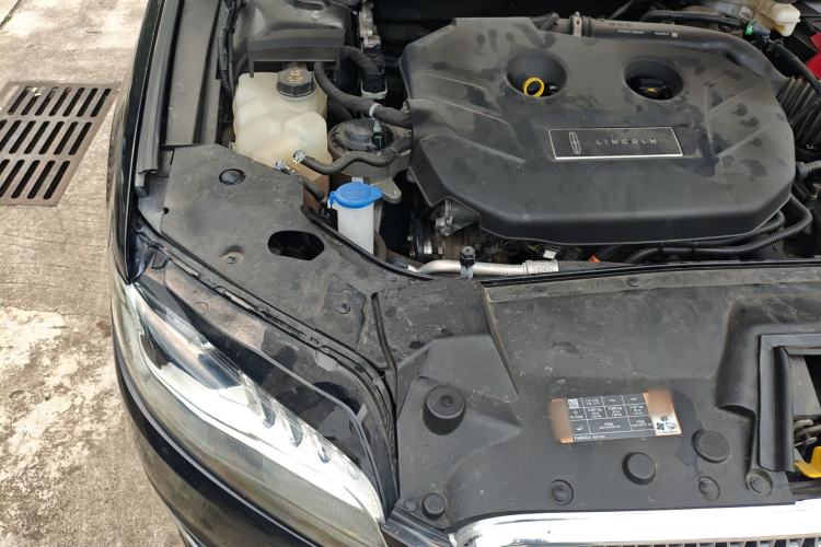 Used Lincoln MKZ 2020 2.0T Deluxe Edition Engine Bay Right