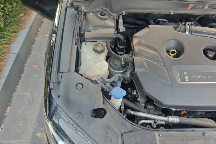 Used Lincoln MKZ 2020 2.0T Deluxe Edition Engine Bay Right