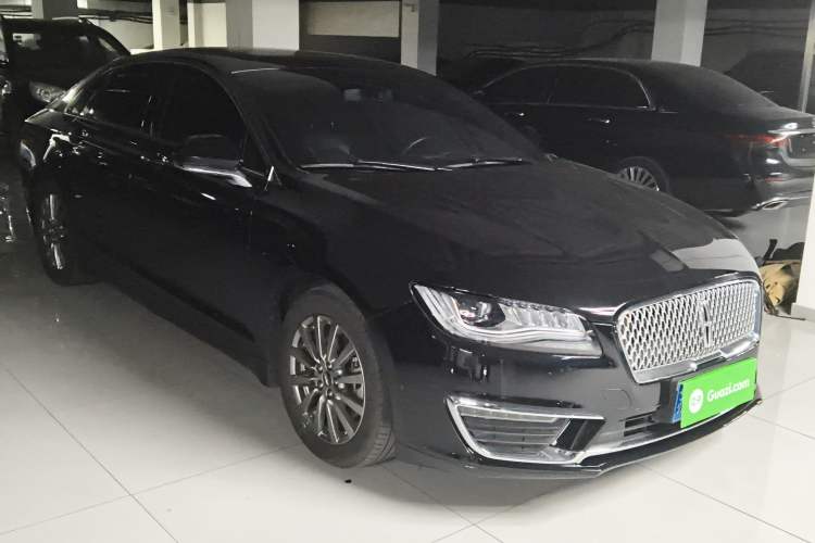 Used Lincoln MKZ 2020 2.0T Deluxe Edition Front Right 45 Deg