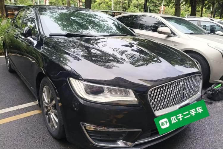 Used Lincoln MKZ 2020 2.0T Deluxe Edition Front Right 45 Deg