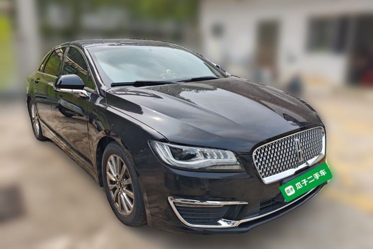 Used Lincoln MKZ 2020 2.0T Deluxe Edition Front Right 45 Deg