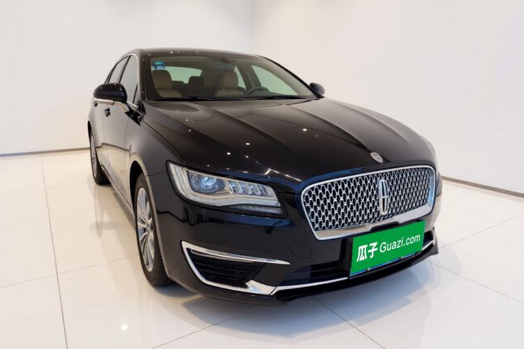 Used Lincoln MKZ 2020 2.0T Deluxe Edition Front Right 45 Deg