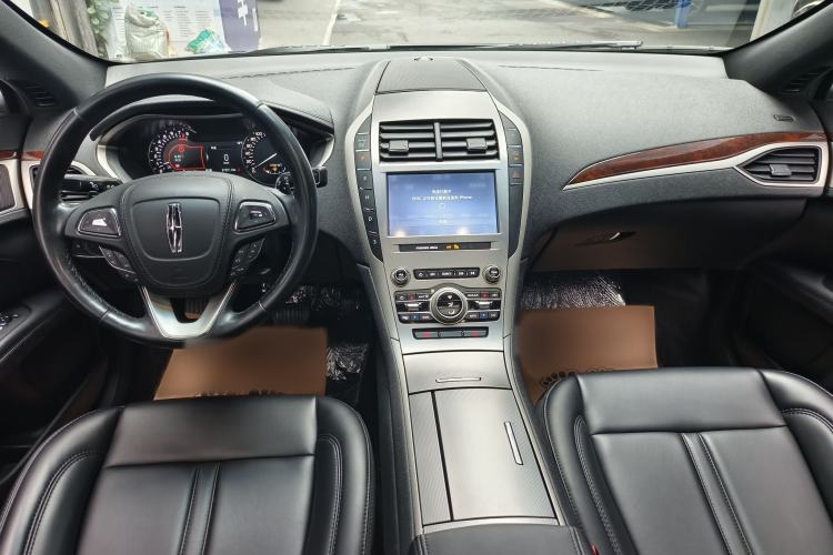 Used Lincoln MKZ 2020 2.0T Deluxe Edition Interior 3