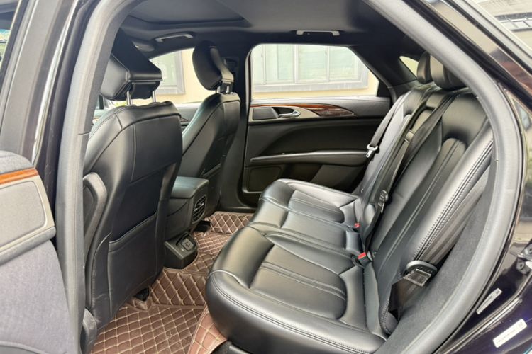 Used Lincoln MKZ 2020 2.0T Deluxe Edition Interior 3