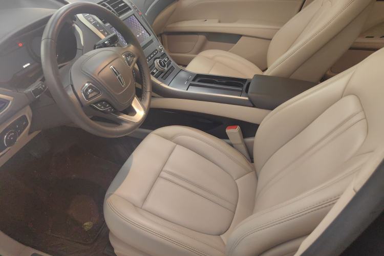 Used Lincoln MKZ 2020 2.0T Deluxe Edition Interior 3