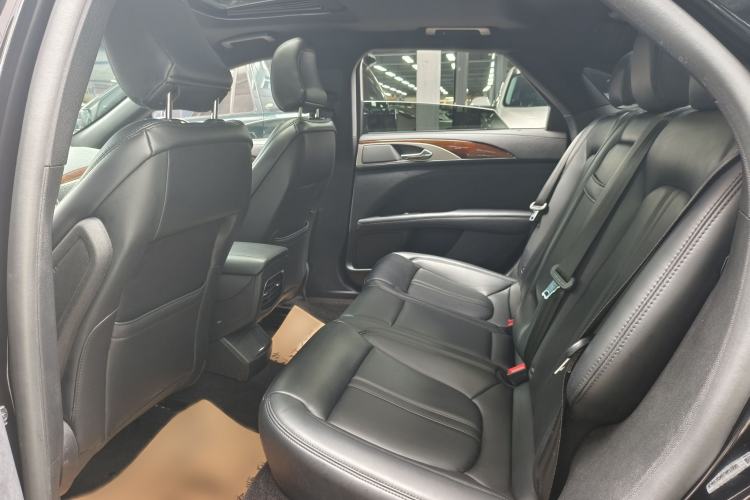 Used Lincoln MKZ 2020 2.0T Deluxe Edition Interior 4