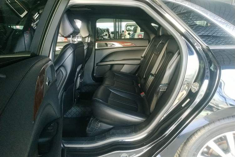 Used Lincoln MKZ 2020 2.0T Deluxe Edition Left Rear Seat