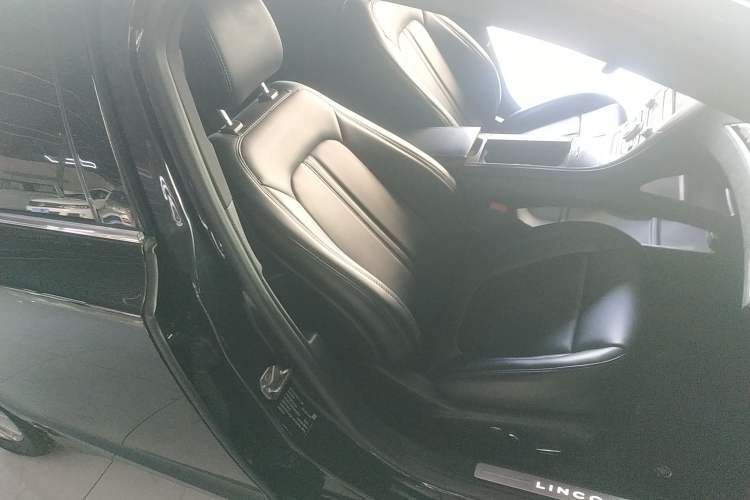 Used Lincoln MKZ 2020 2.0T Deluxe Edition Right Front Seat
