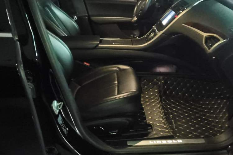 Used Lincoln MKZ 2020 2.0T Deluxe Edition Right Front Seat
