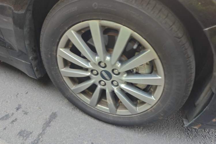 Used Lincoln MKZ 2020 2.0T Deluxe Edition Right Front Wheel Hub